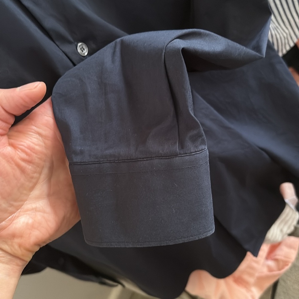 Men's dark navy blue Dress Shirt. Dark mother of pearl buttons. BURBERRY London. - Picture 9 of 17